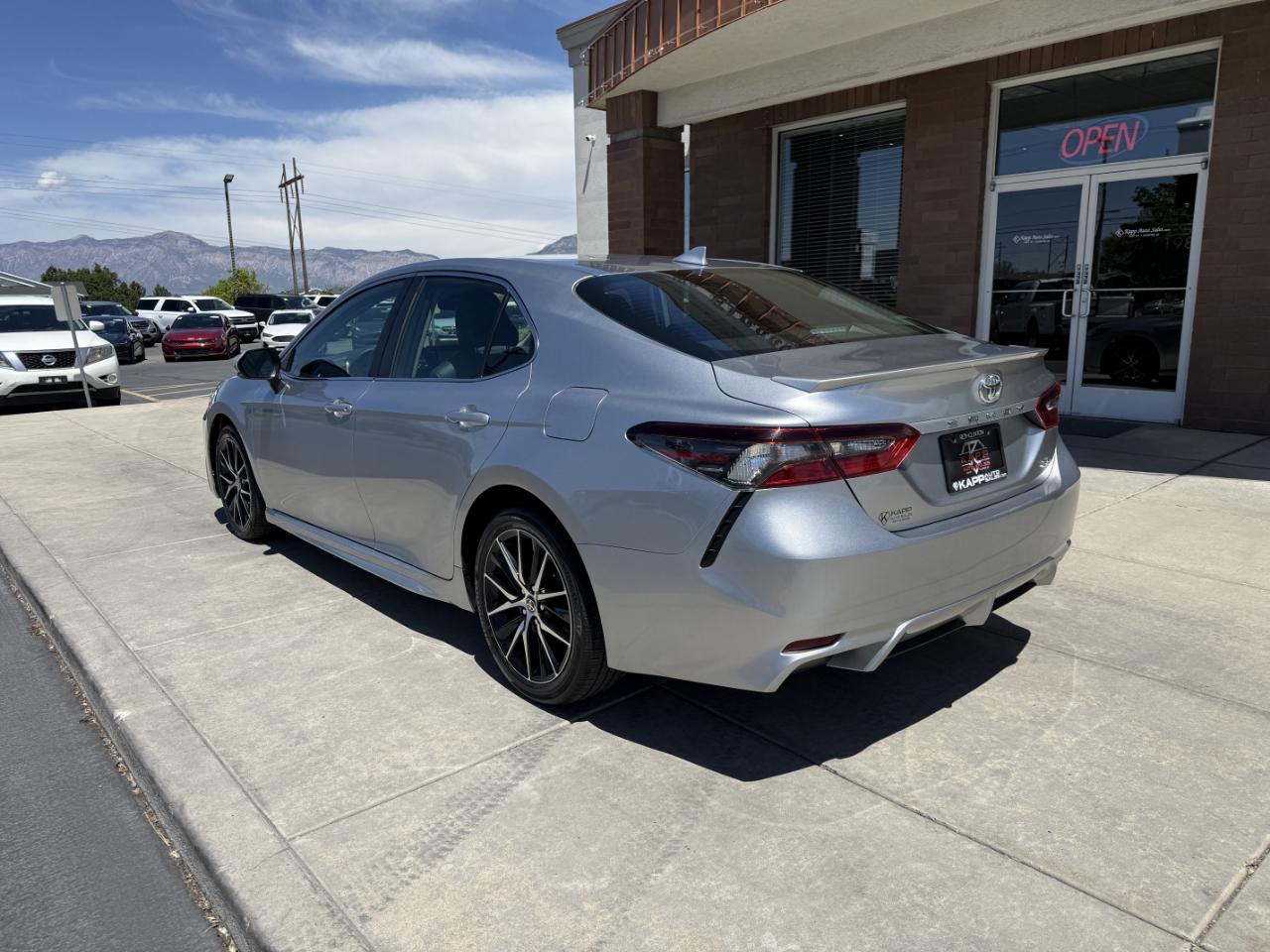 Toyota Camry SE Auto (Natl) 2024