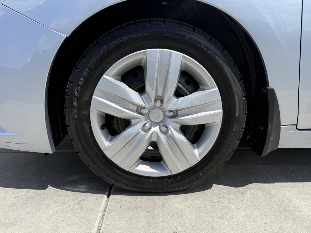 Subaru Legacy 4dr Sdn 2.5i 2015