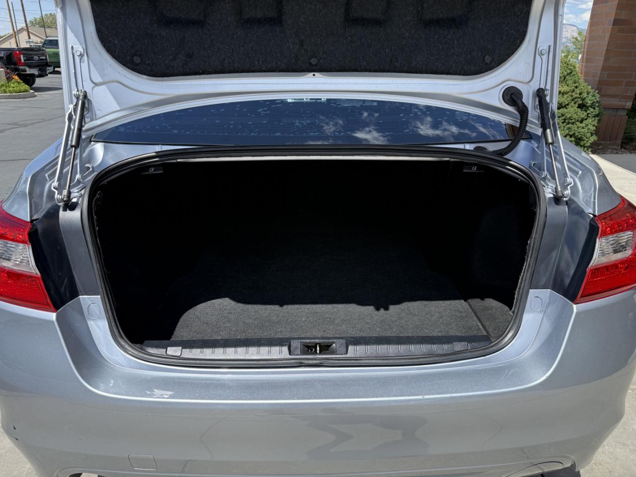 Subaru Legacy 4dr Sdn 2.5i 2015