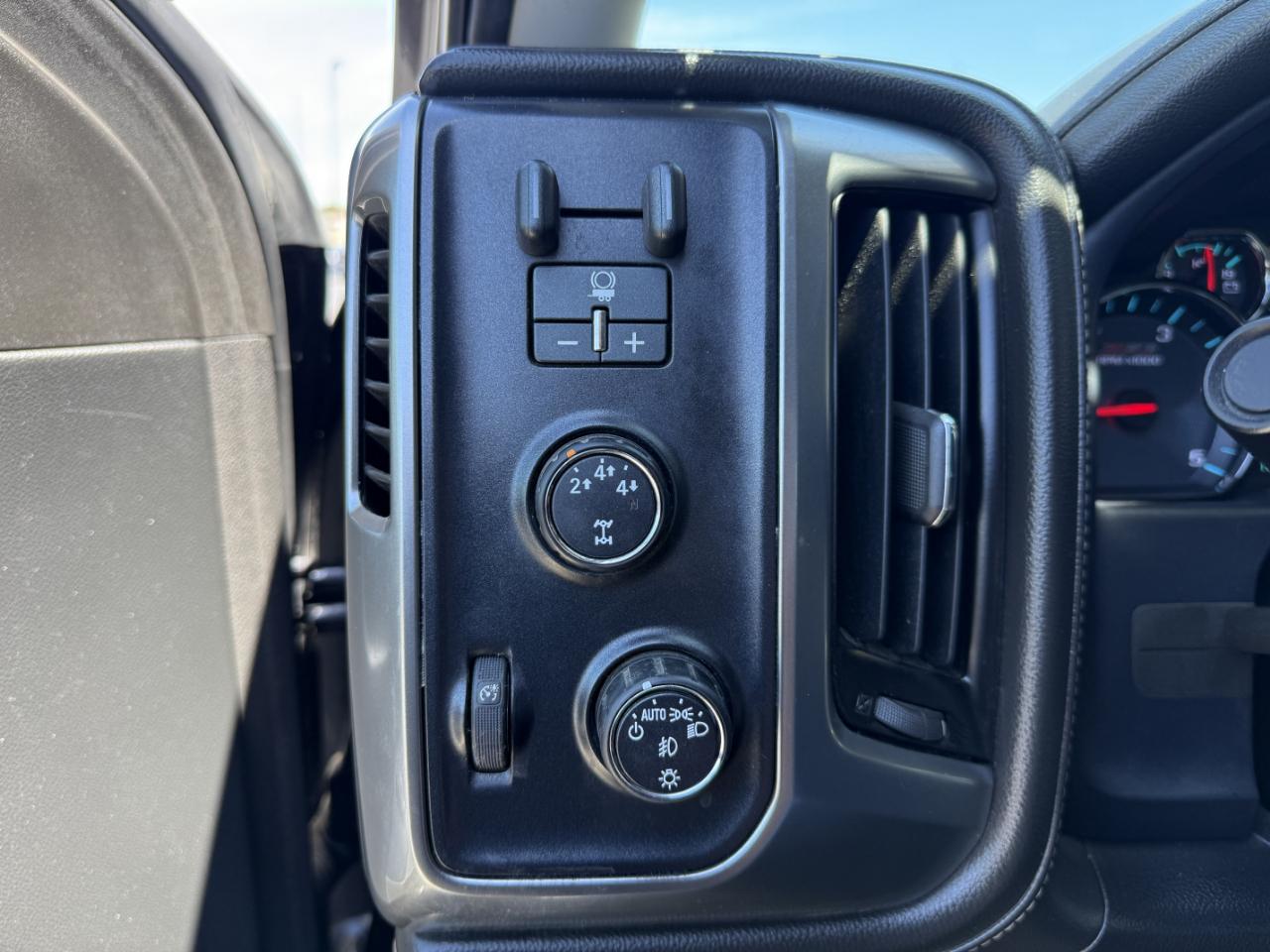 Chevrolet Silverado 3500HD Built After Aug 14 4WD Crew Cab 153.7" LTZ 2015