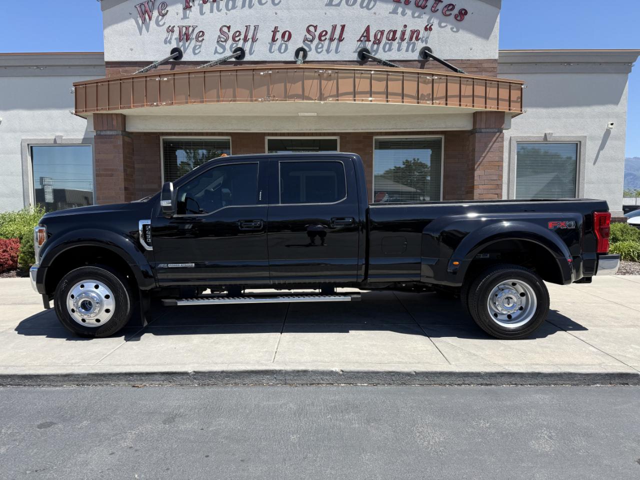 Ford Super Duty F-450 DRW Lariat 4WD Crew Cab 8' Box 2019