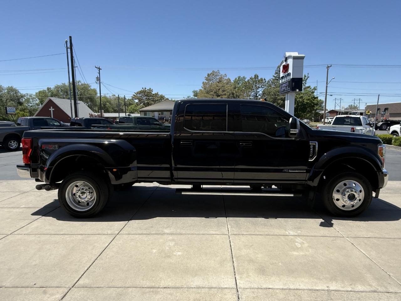 Ford Super Duty F-450 DRW Lariat 4WD Crew Cab 8' Box 2019