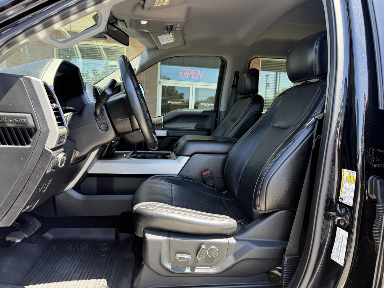 Ford Super Duty F-450 DRW Lariat 4WD Crew Cab 8' Box 2019