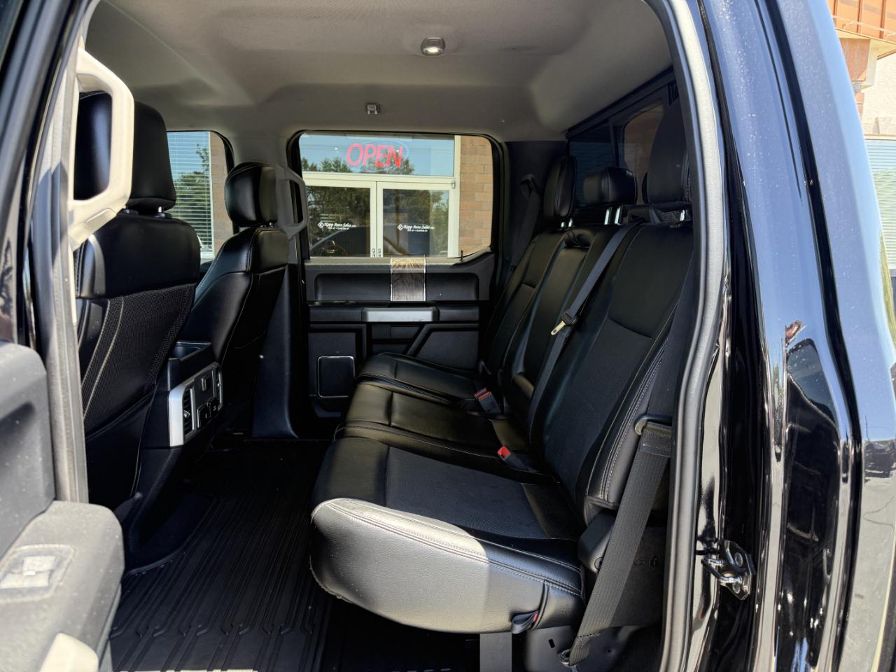 Ford Super Duty F-450 DRW Lariat 4WD Crew Cab 8' Box 2019
