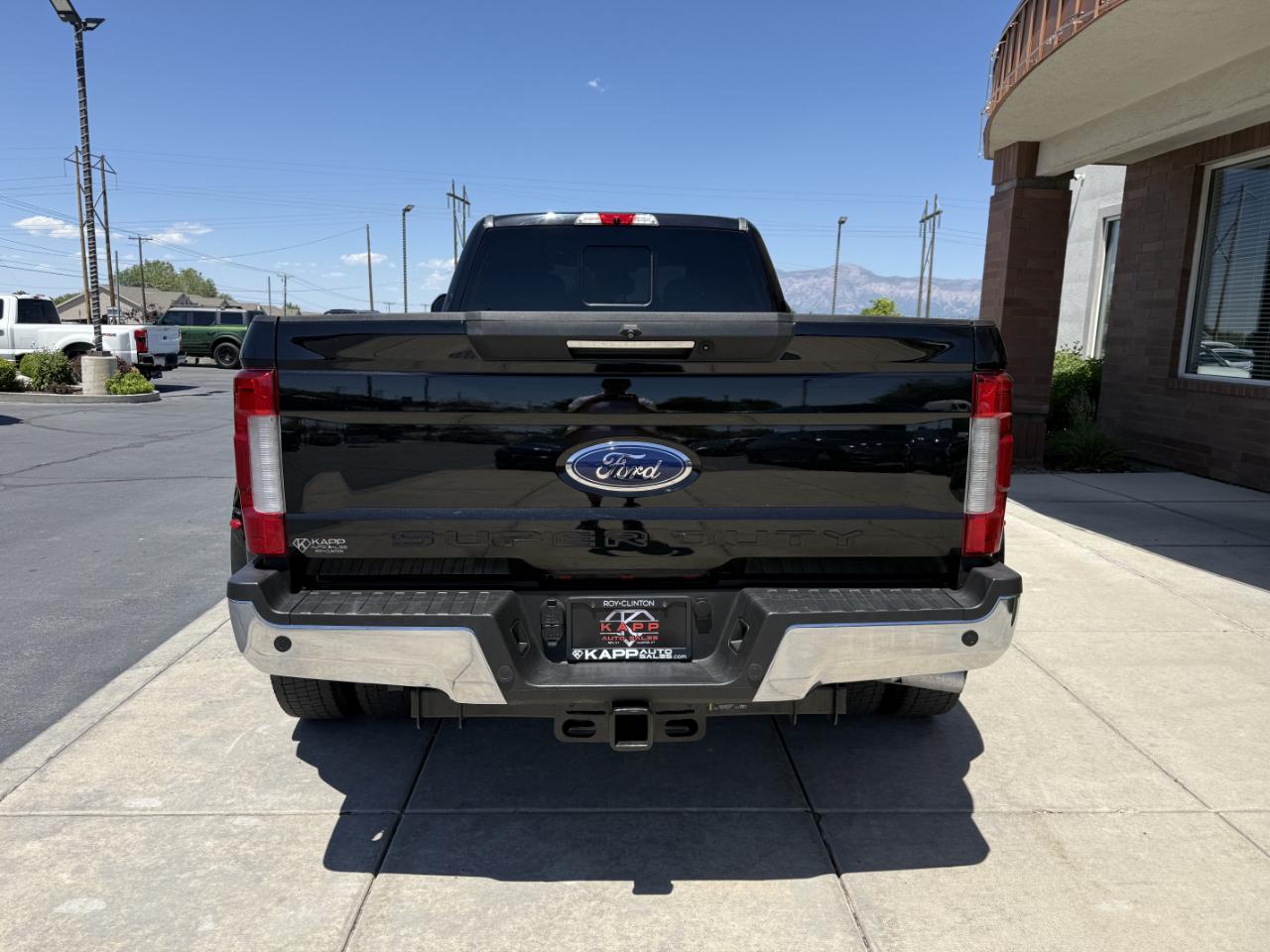 Ford Super Duty F-450 DRW Lariat 4WD Crew Cab 8' Box 2019
