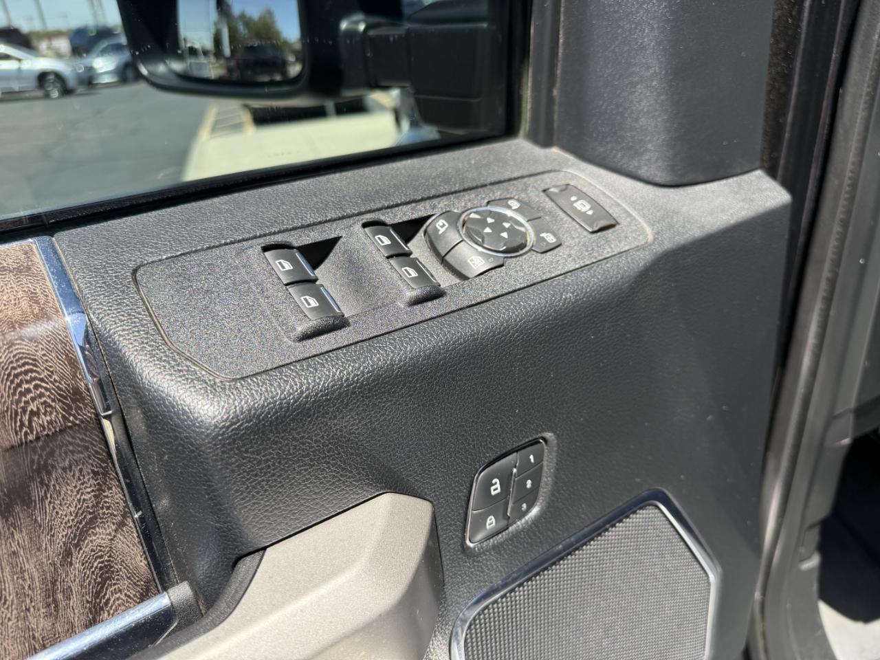 Ford Super Duty F-450 DRW Lariat 4WD Crew Cab 8' Box 2019