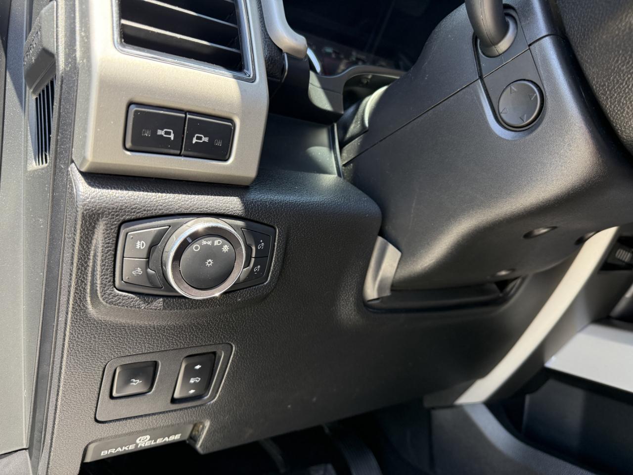 Ford Super Duty F-450 DRW Lariat 4WD Crew Cab 8' Box 2019