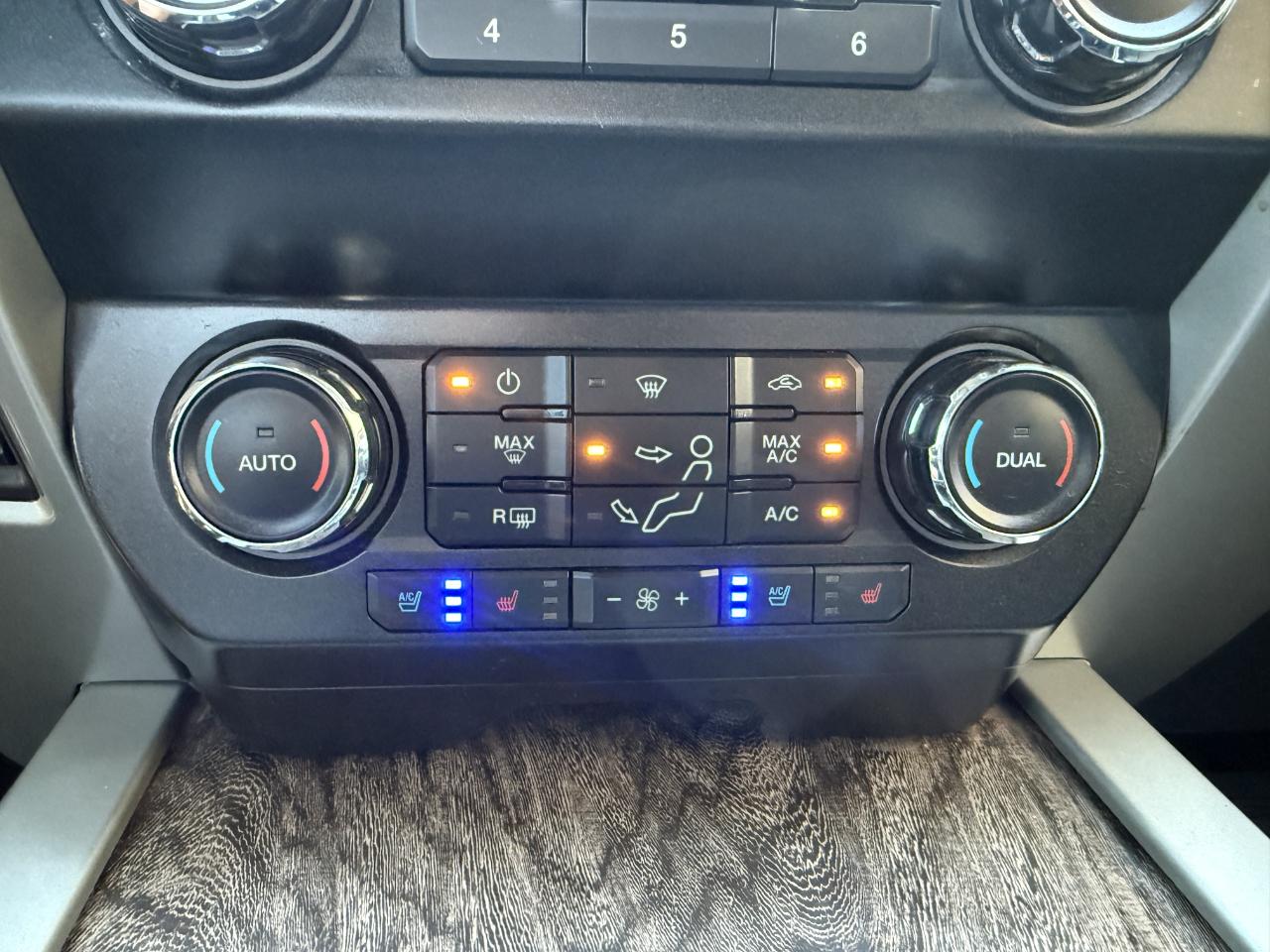 Ford Super Duty F-450 DRW Lariat 4WD Crew Cab 8' Box 2019