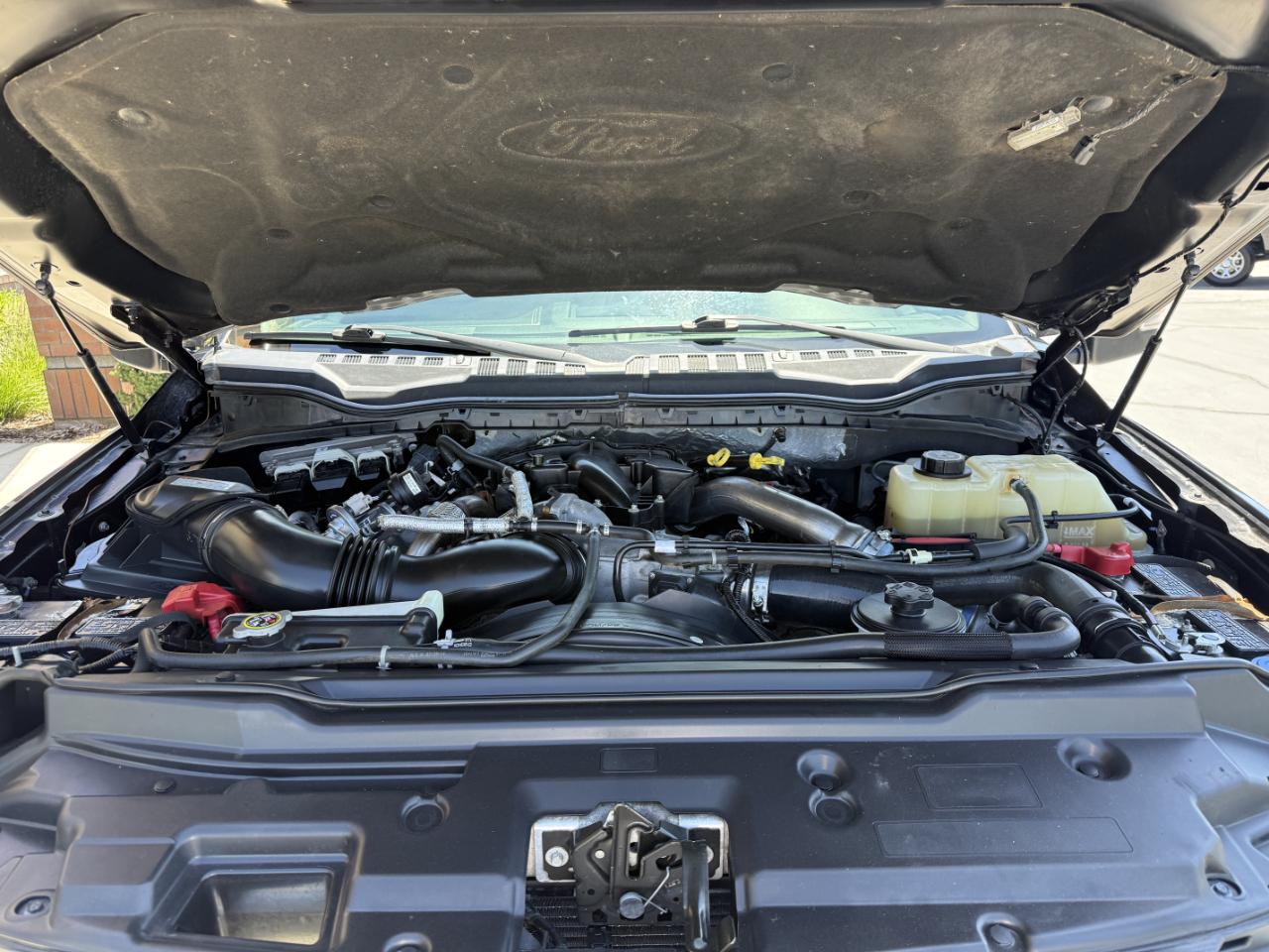 Ford Super Duty F-450 DRW Lariat 4WD Crew Cab 8' Box 2019