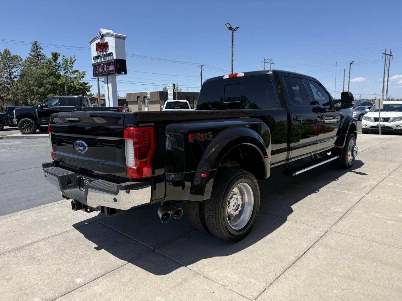 Ford Super Duty F-450 DRW Lariat 4WD Crew Cab 8' Box 2019