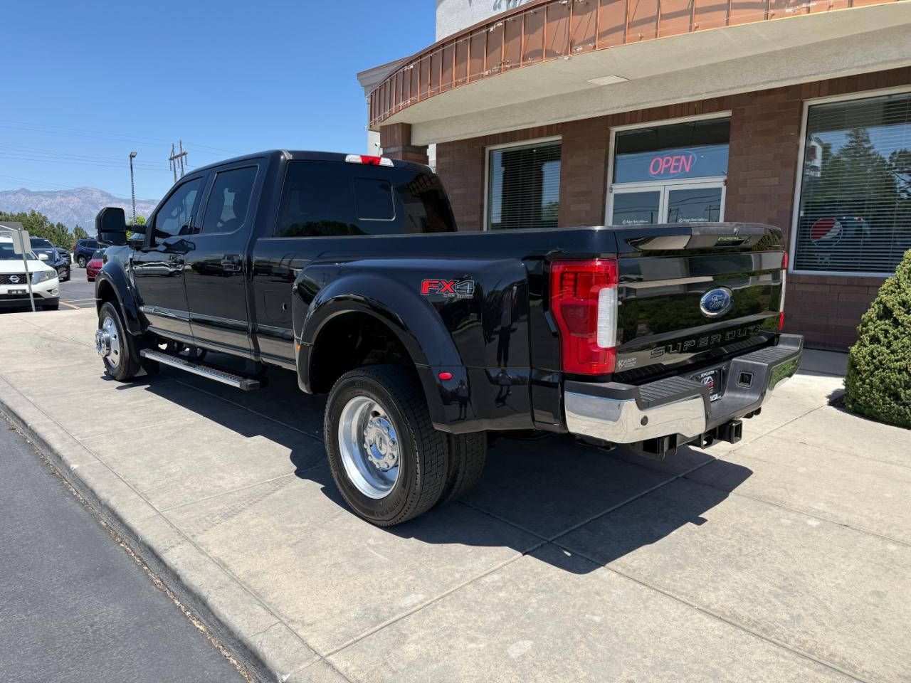 Ford Super Duty F-450 DRW Lariat 4WD Crew Cab 8' Box 2019