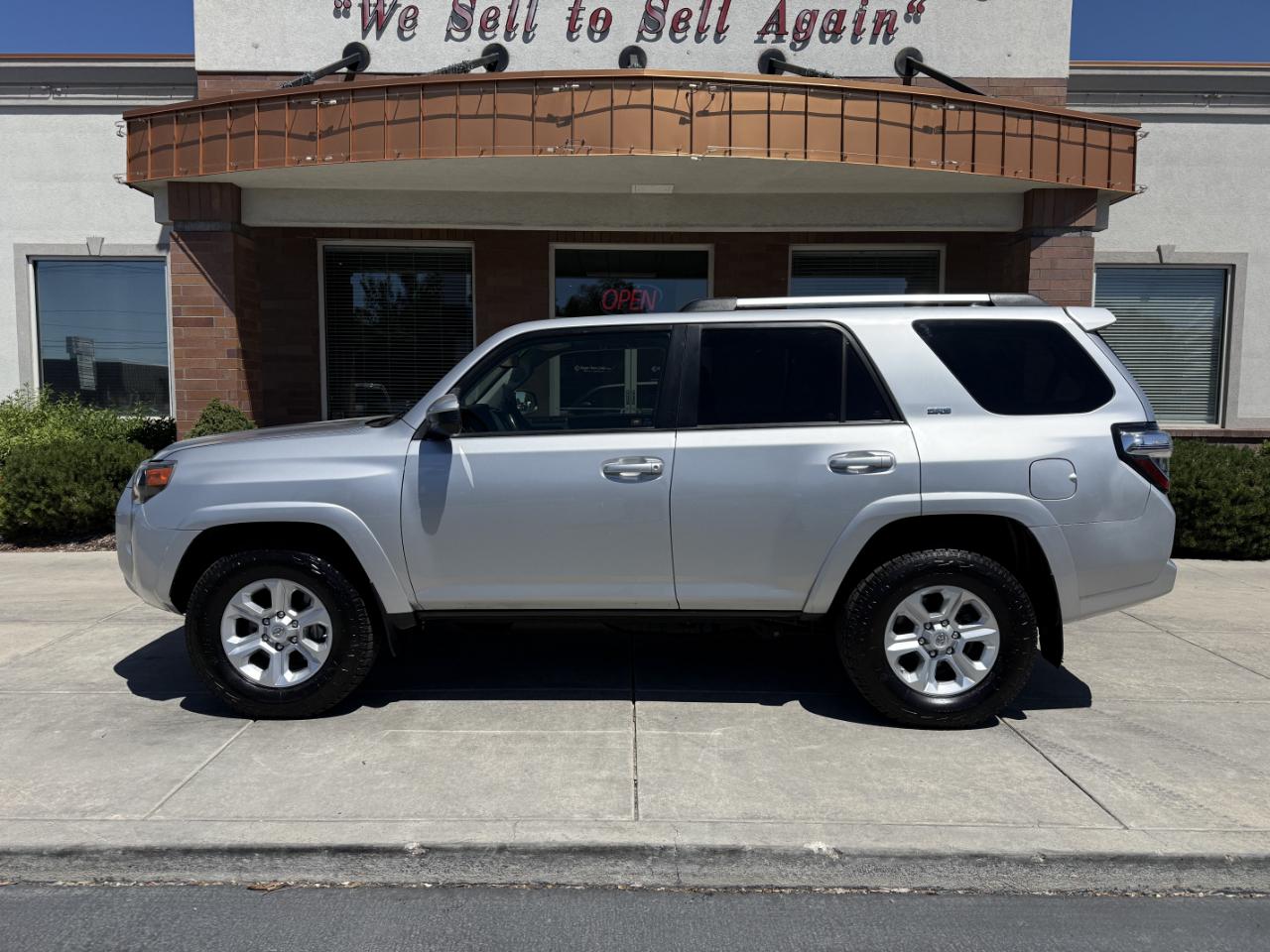 Toyota 4Runner SR5 4WD (Natl) 2021
