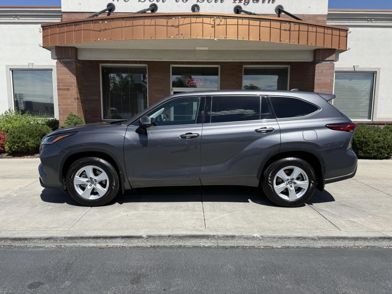 Toyota Highlander LE AWD (Natl) 2021