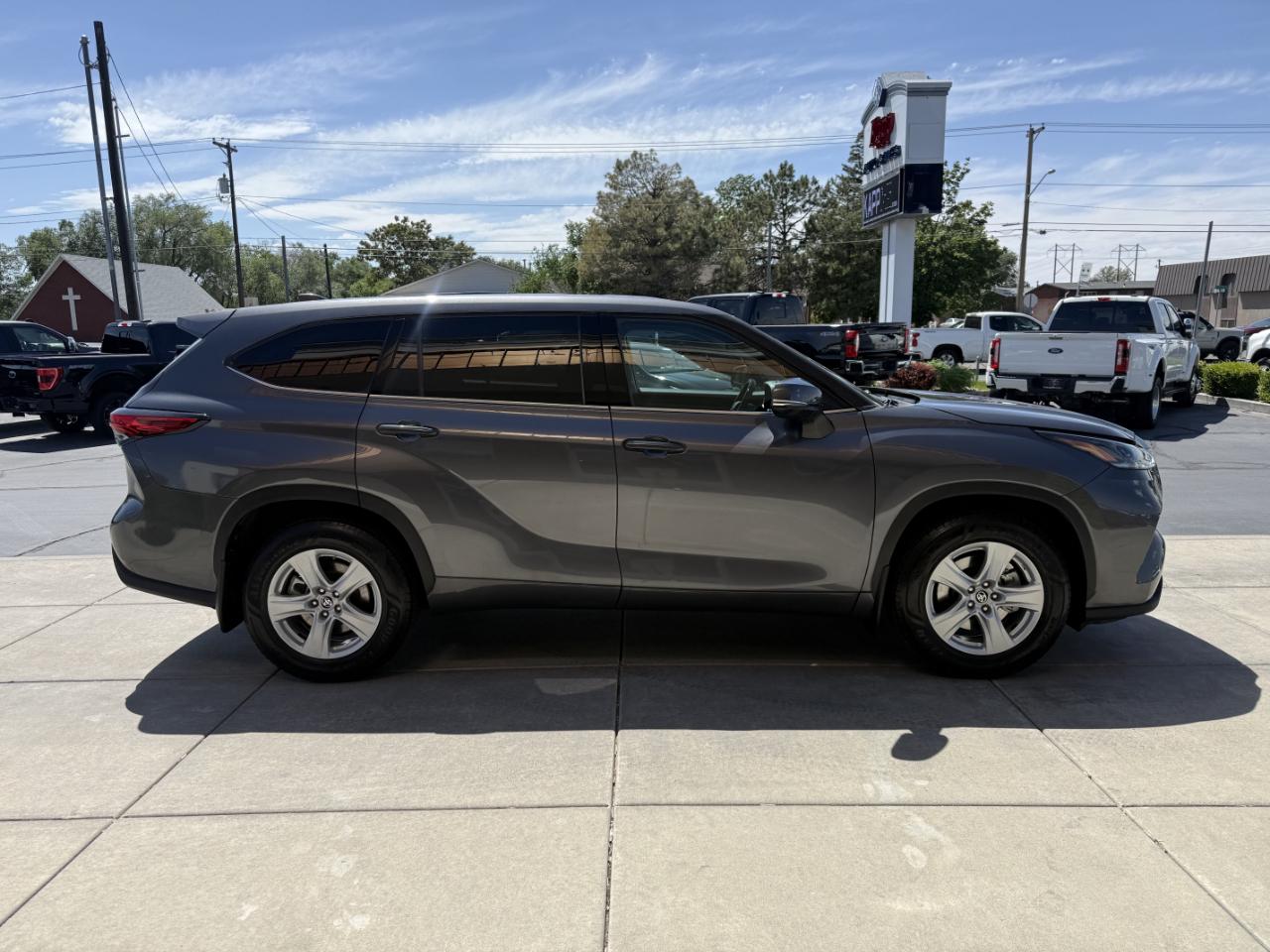Toyota Highlander LE AWD (Natl) 2021