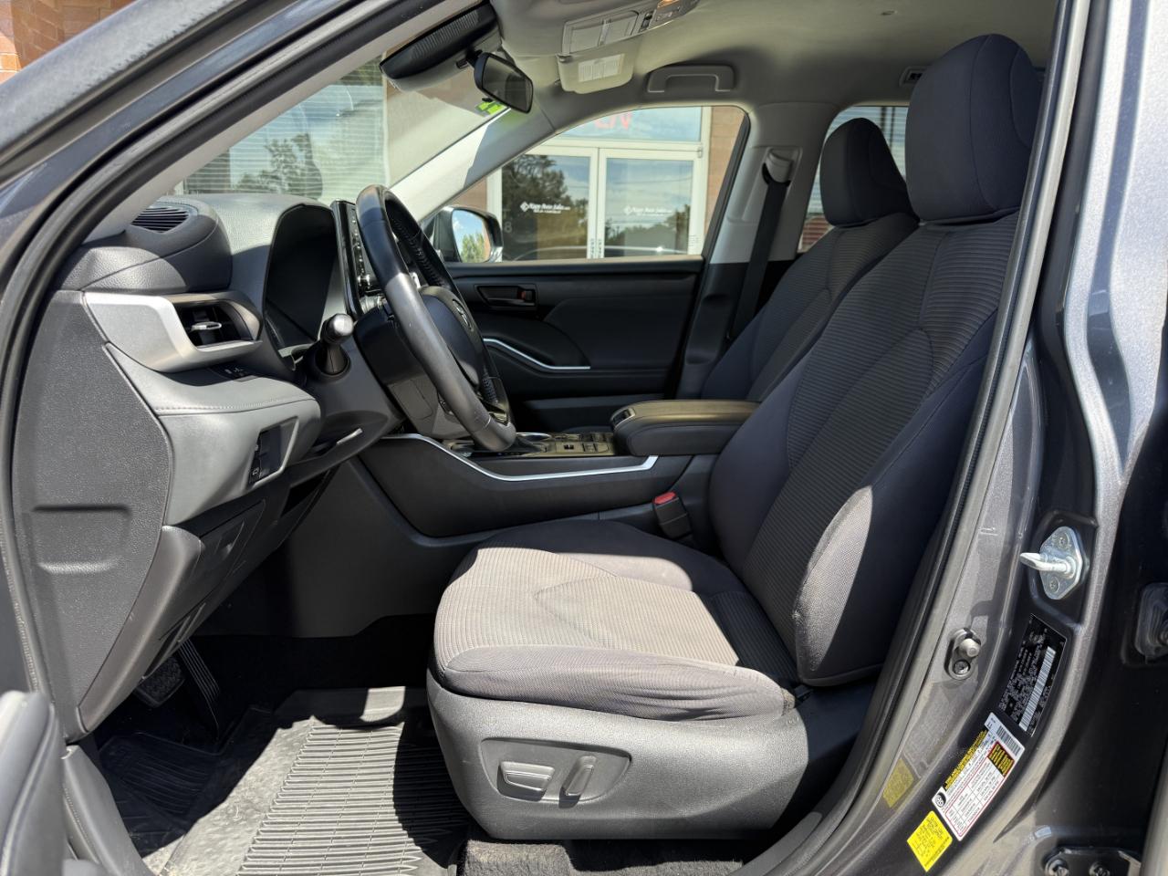 Toyota Highlander LE AWD (Natl) 2021