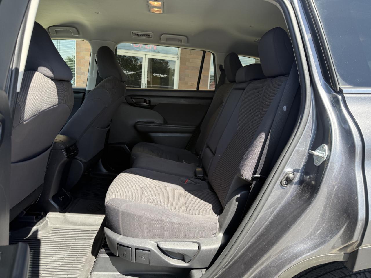 Toyota Highlander LE AWD (Natl) 2021