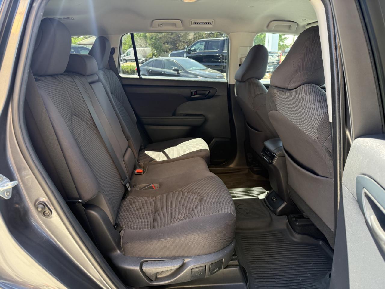 Toyota Highlander LE AWD (Natl) 2021