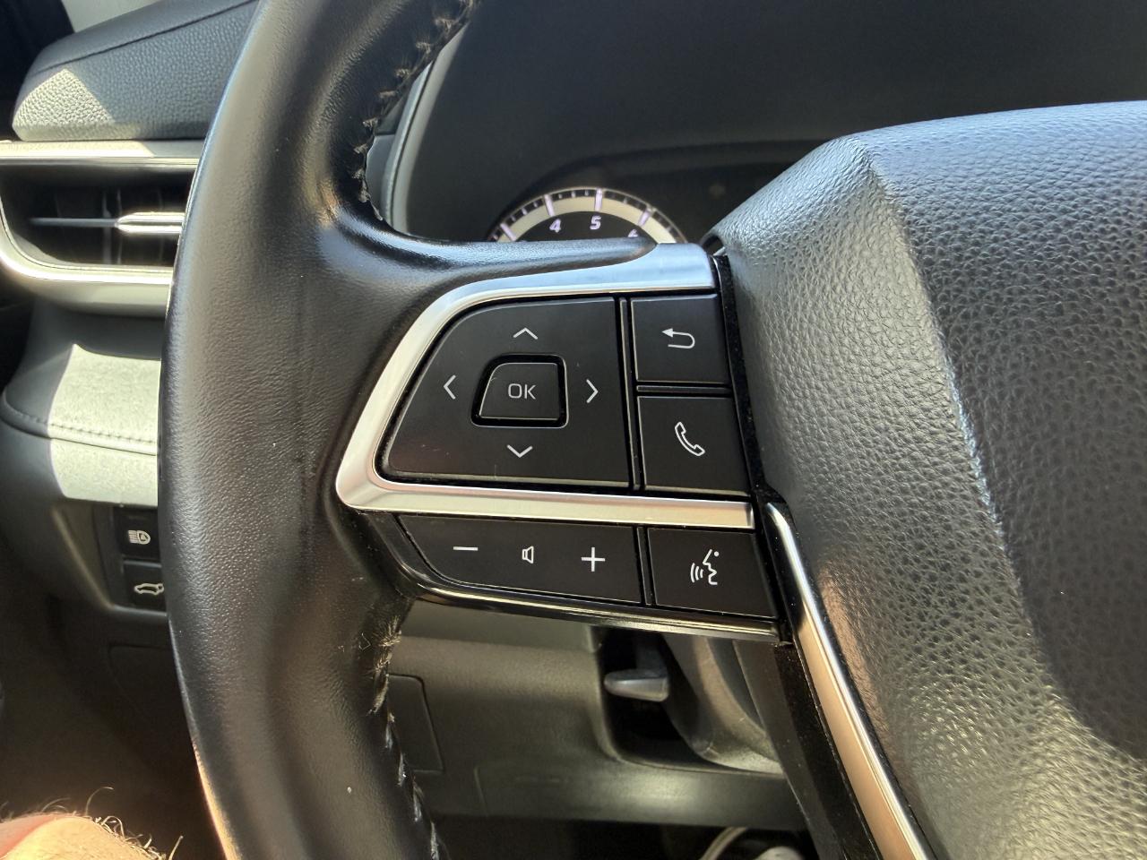 Toyota Highlander LE AWD (Natl) 2021