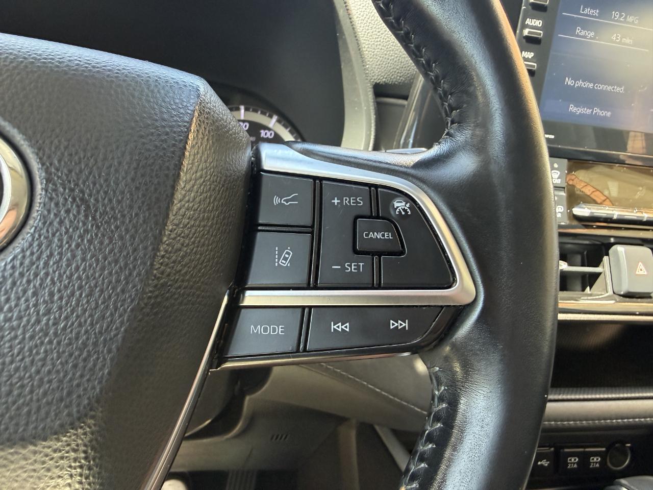 Toyota Highlander LE AWD (Natl) 2021