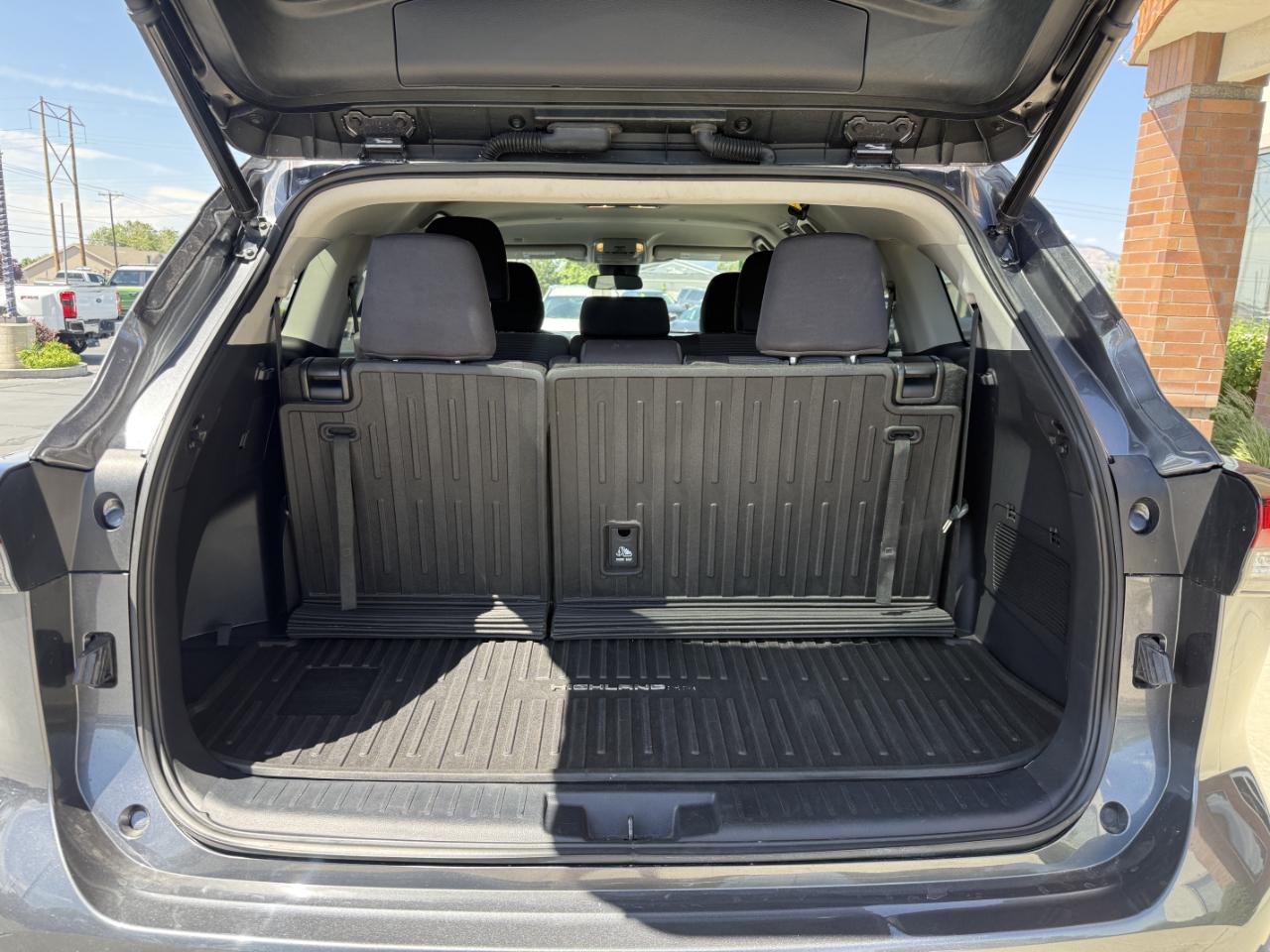 Toyota Highlander LE AWD (Natl) 2021