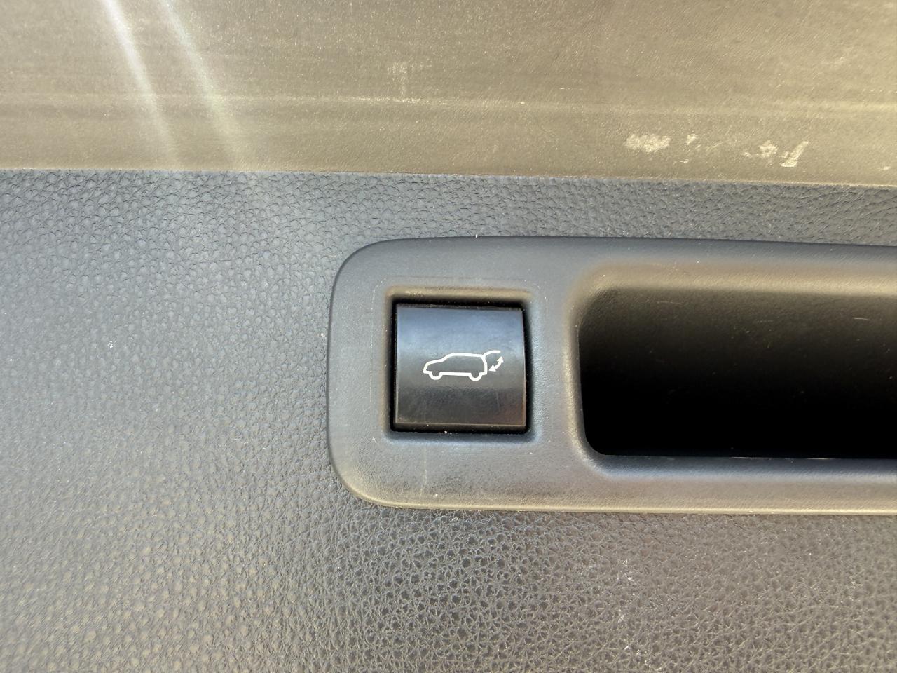 Toyota Highlander LE AWD (Natl) 2021