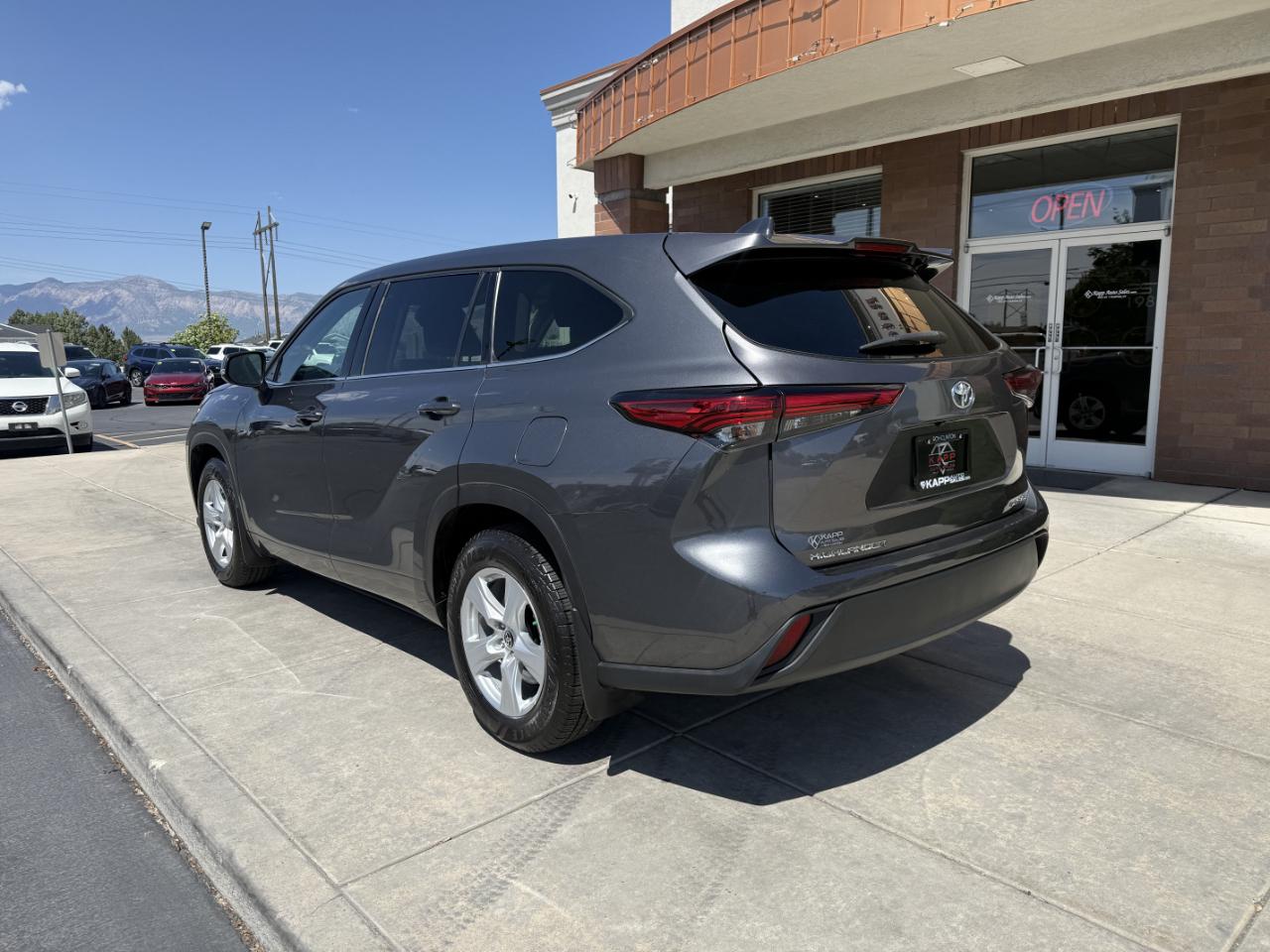 Toyota Highlander LE AWD (Natl) 2021