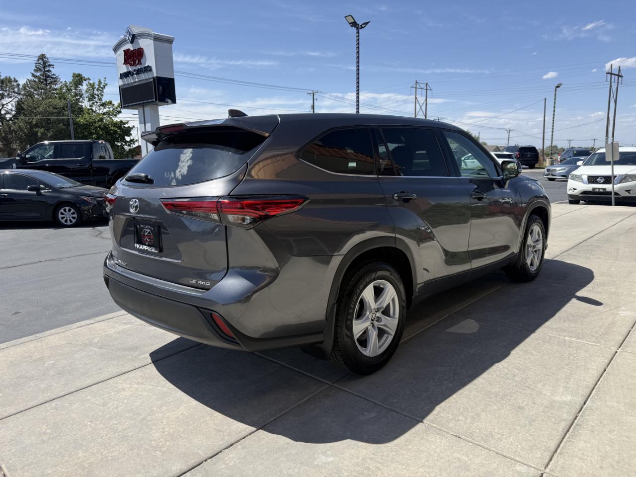 Toyota Highlander LE AWD (Natl) 2021