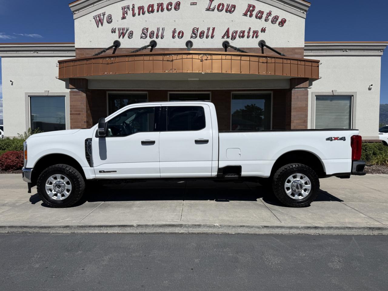 Ford Super Duty F-350 SRW XLT 4WD Crew Cab 8' Box 2023