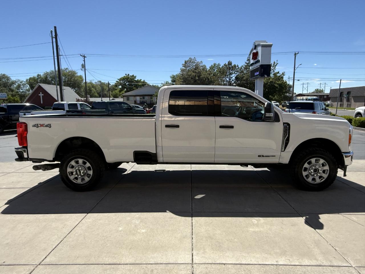 Ford Super Duty F-350 SRW XLT 4WD Crew Cab 8' Box 2023
