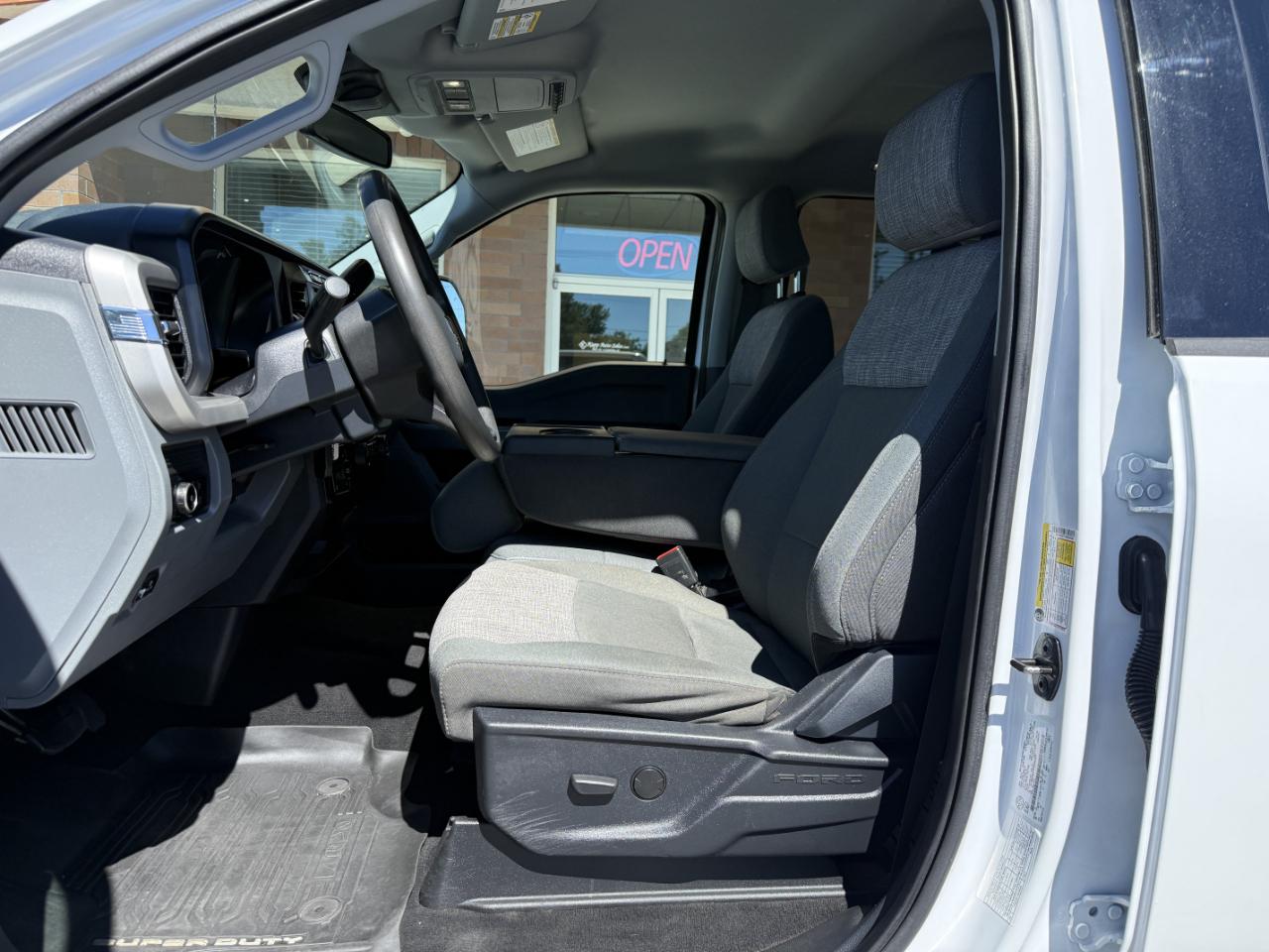 Ford Super Duty F-350 SRW XLT 4WD Crew Cab 8' Box 2023
