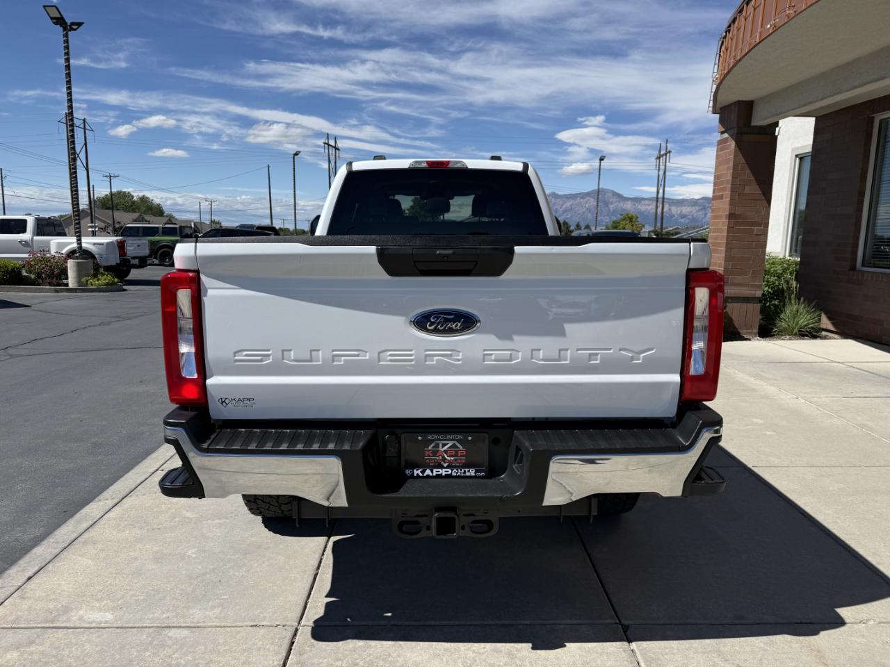 Ford Super Duty F-350 SRW XLT 4WD Crew Cab 8' Box 2023