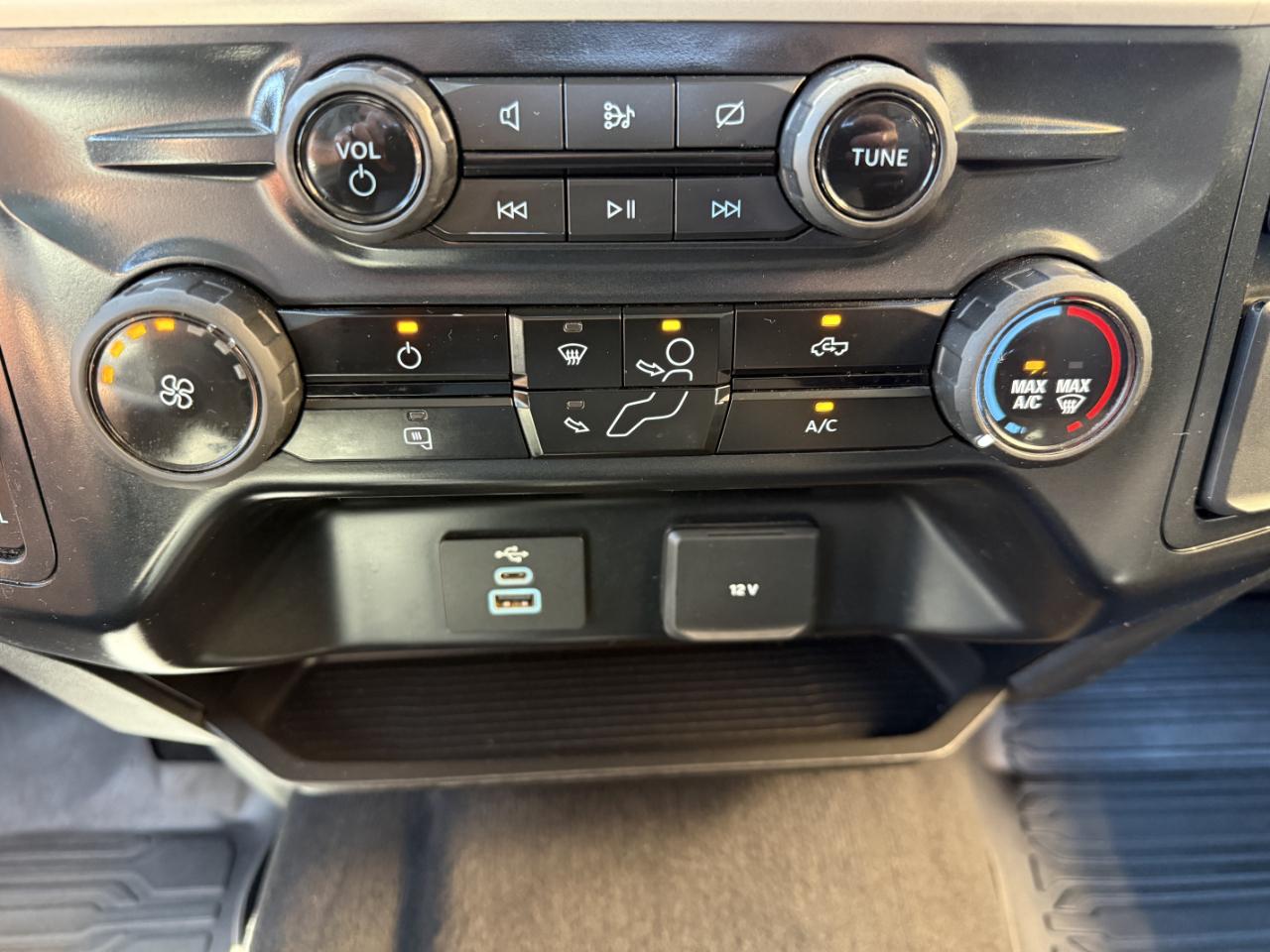 Ford Super Duty F-350 SRW XLT 4WD Crew Cab 8' Box 2023