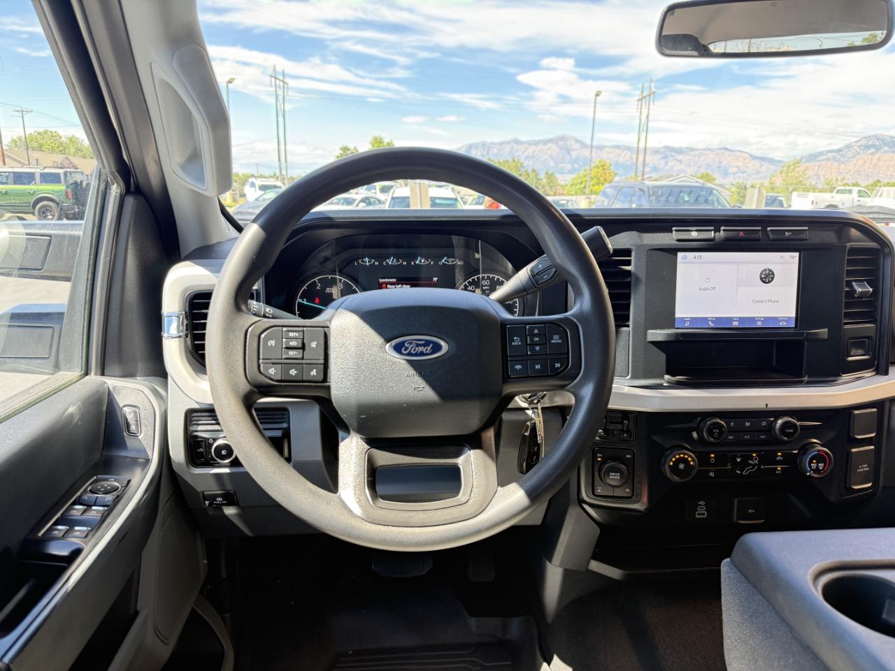Ford Super Duty F-350 SRW XLT 4WD Crew Cab 8' Box 2023