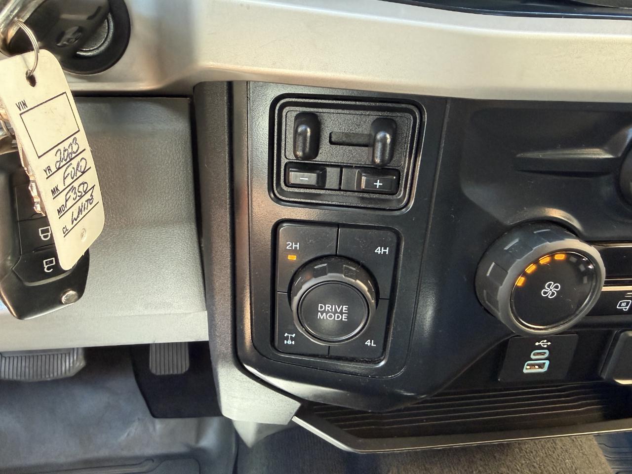 Ford Super Duty F-350 SRW XLT 4WD Crew Cab 8' Box 2023