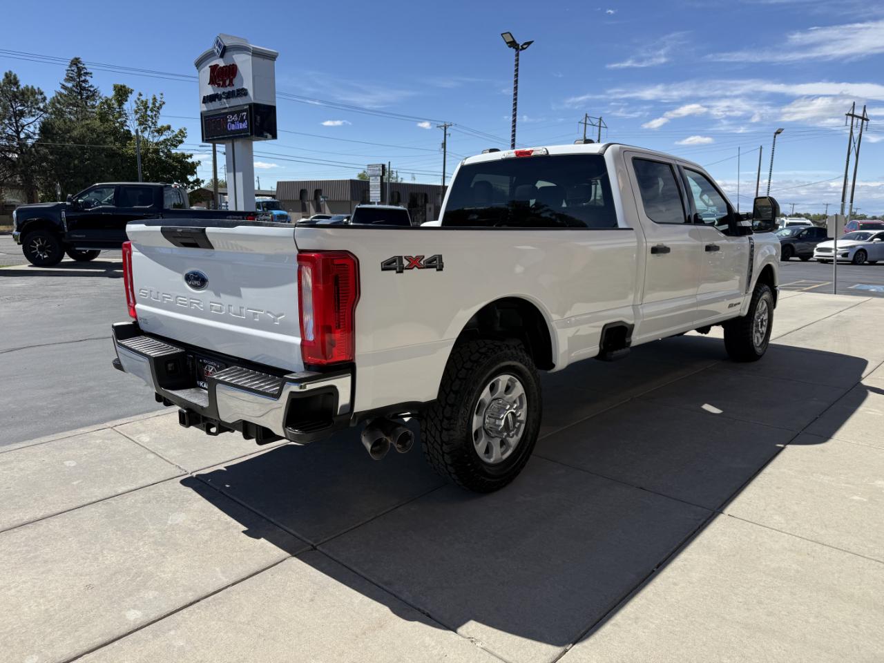 Ford Super Duty F-350 SRW XLT 4WD Crew Cab 8' Box 2023