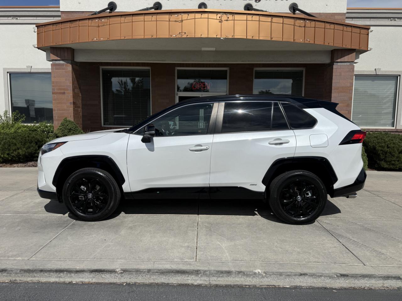 Toyota RAV4 Hybrid XSE AWD (Natl) 2023