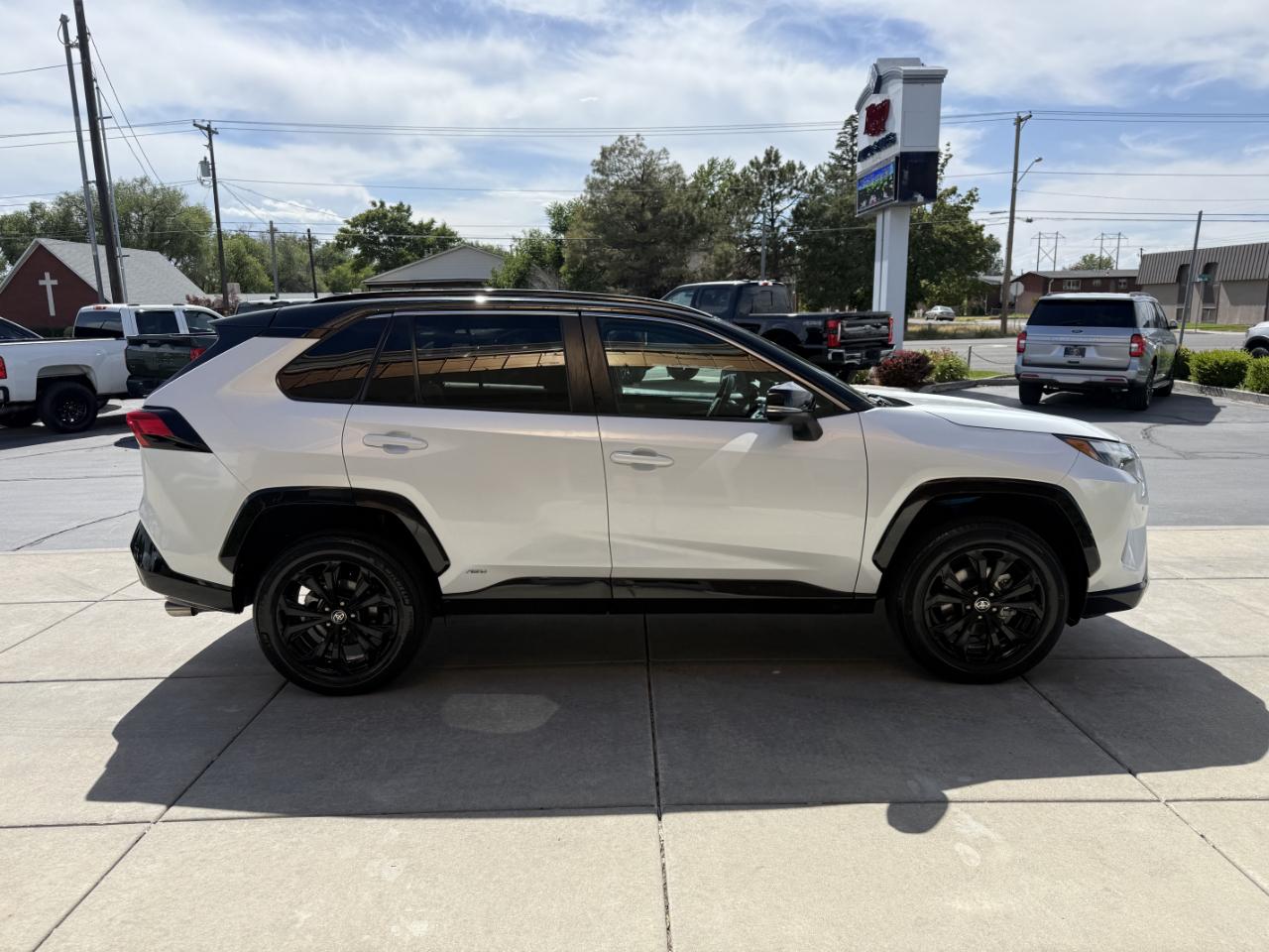 Toyota RAV4 Hybrid XSE AWD (Natl) 2023
