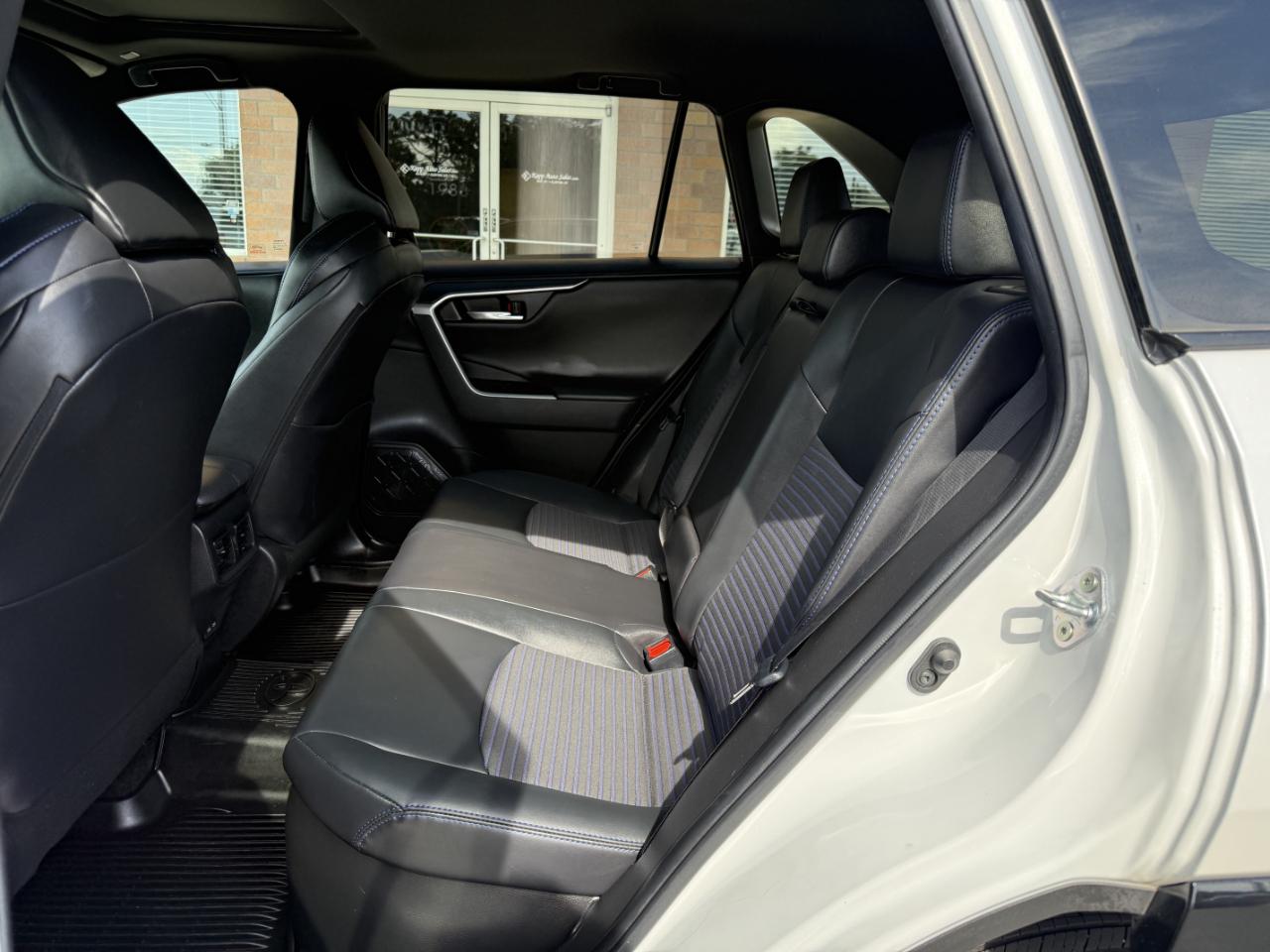 Toyota RAV4 Hybrid XSE AWD (Natl) 2023