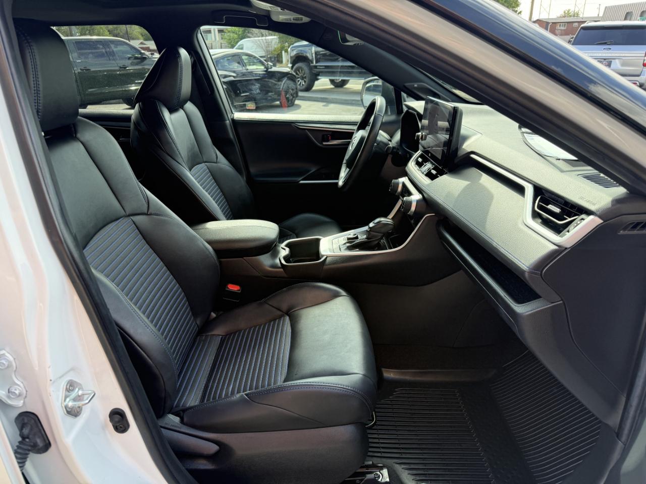 Toyota RAV4 Hybrid XSE AWD (Natl) 2023