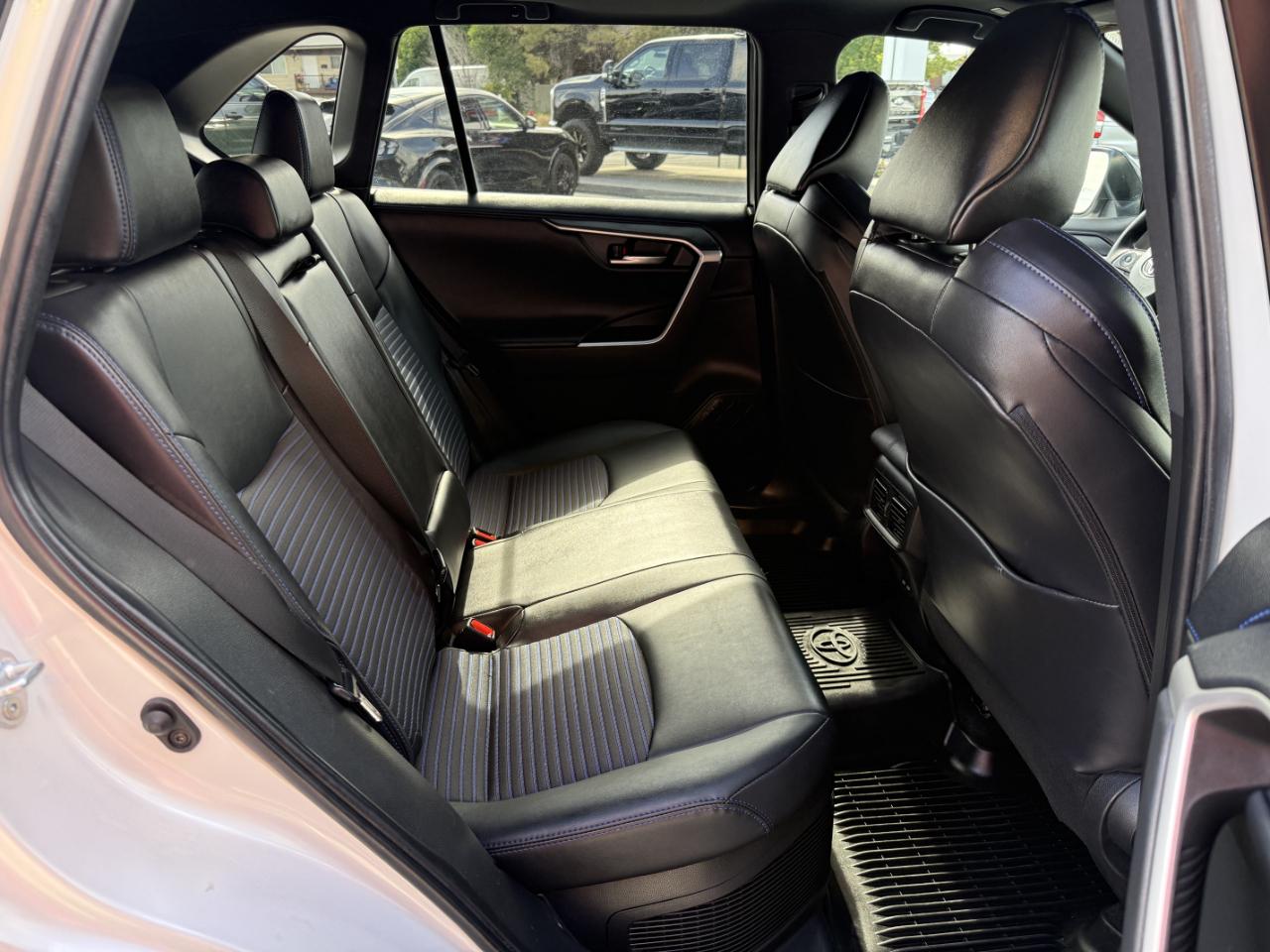 Toyota RAV4 Hybrid XSE AWD (Natl) 2023