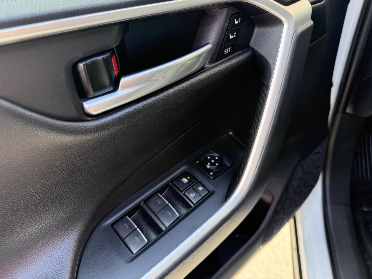 Toyota RAV4 Hybrid XSE AWD (Natl) 2023