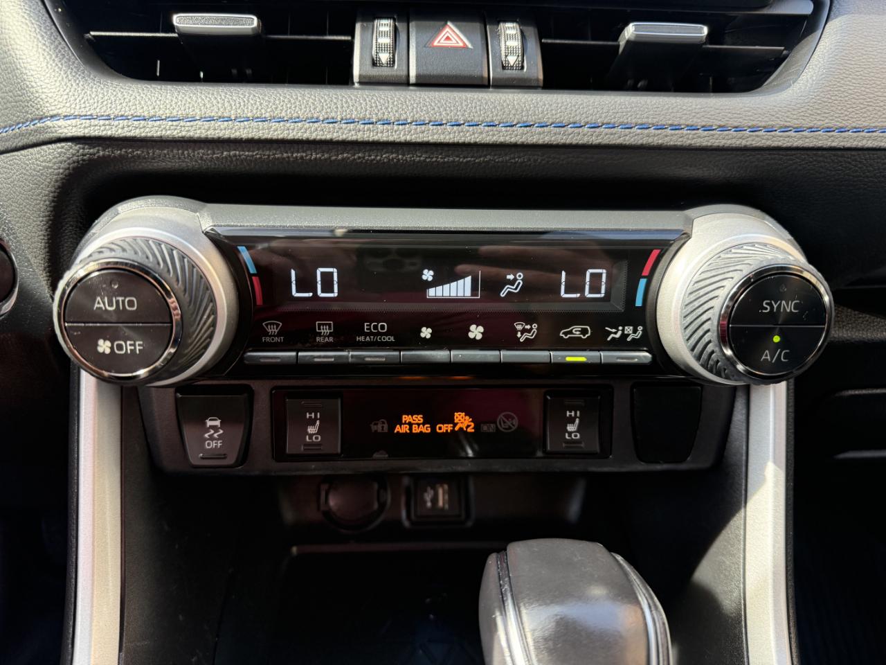 Toyota RAV4 Hybrid XSE AWD (Natl) 2023