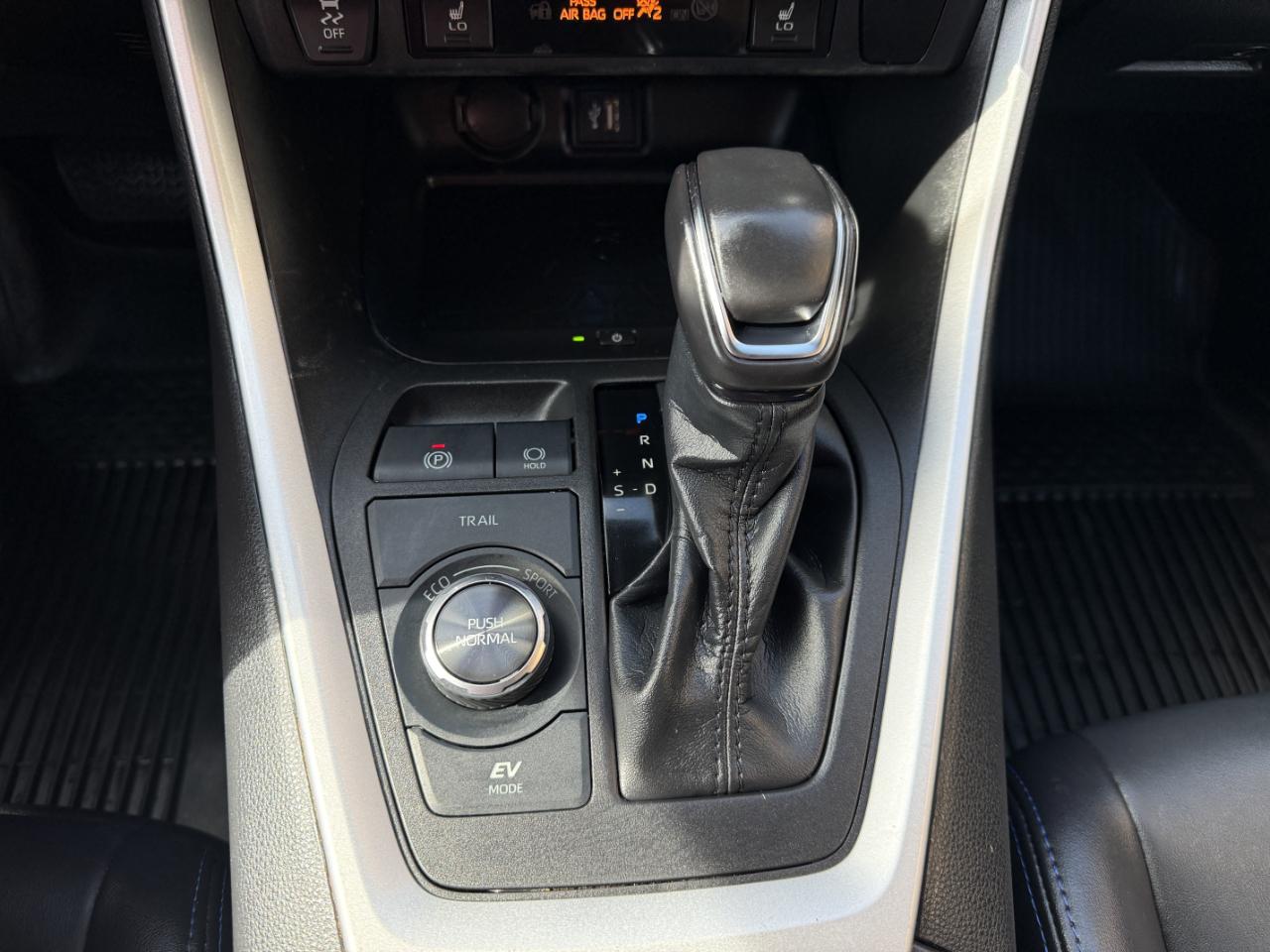 Toyota RAV4 Hybrid XSE AWD (Natl) 2023