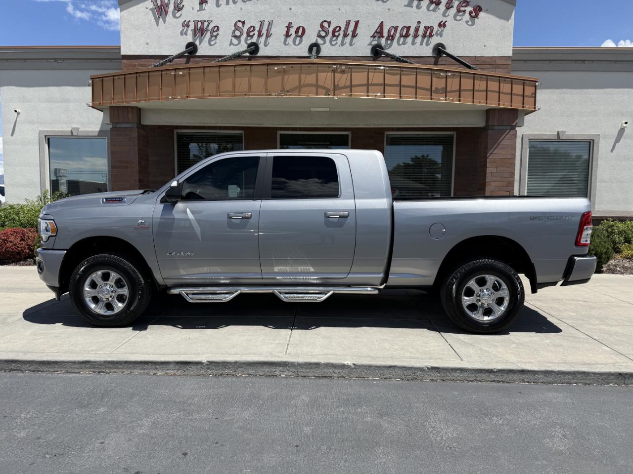 RAM 3500 Big Horn 4x4 Mega Cab 6'4" Box 2019