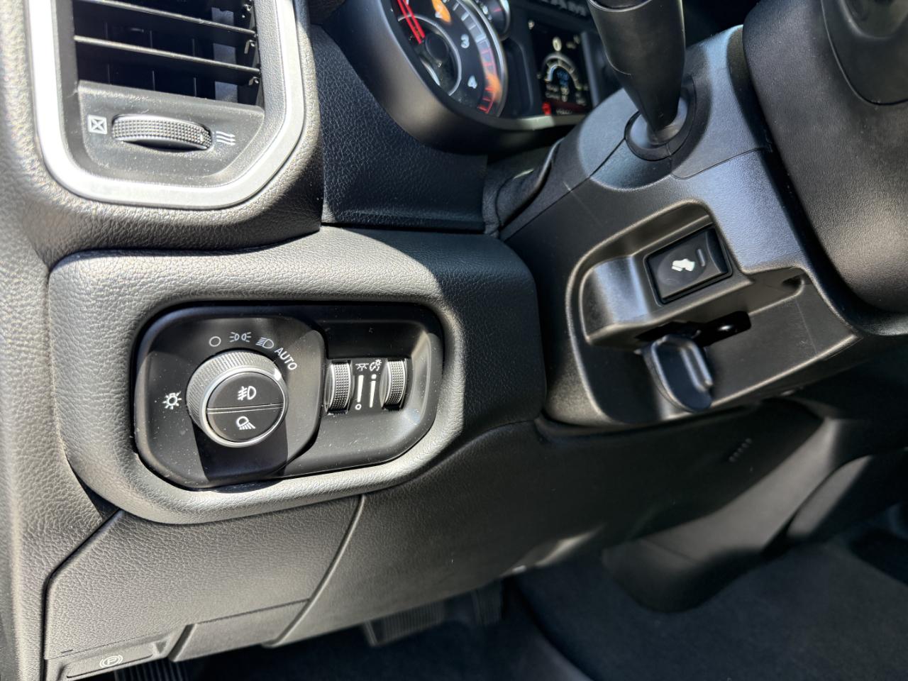 RAM 3500 Big Horn 4x4 Mega Cab 6'4" Box 2019