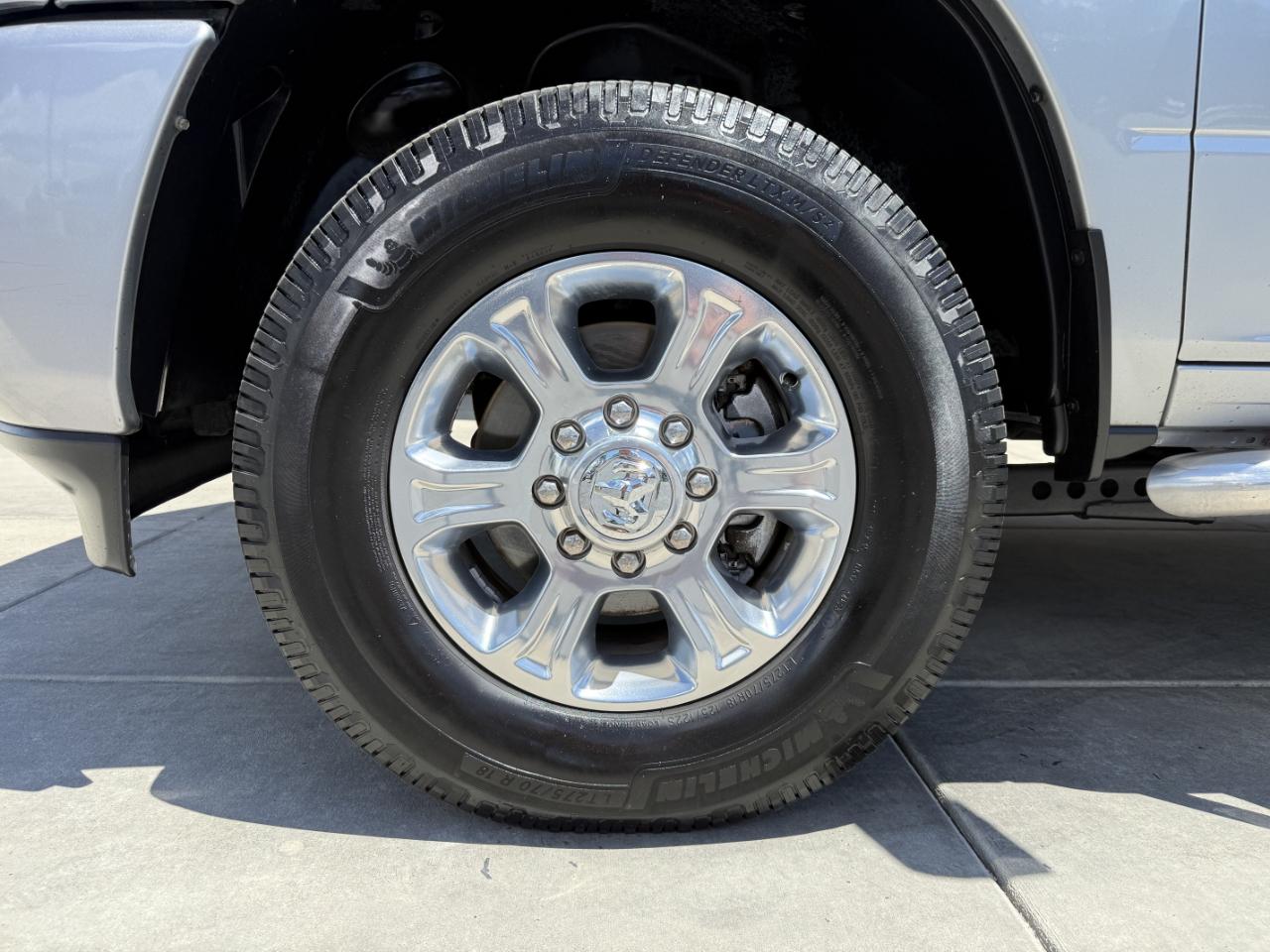 RAM 3500 Big Horn 4x4 Mega Cab 6'4" Box 2019