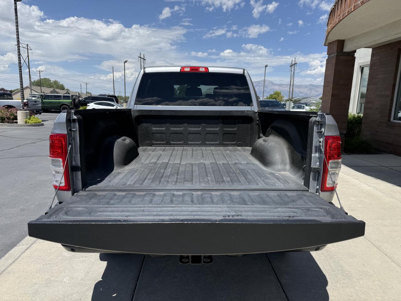 RAM 3500 Big Horn 4x4 Mega Cab 6'4" Box 2019