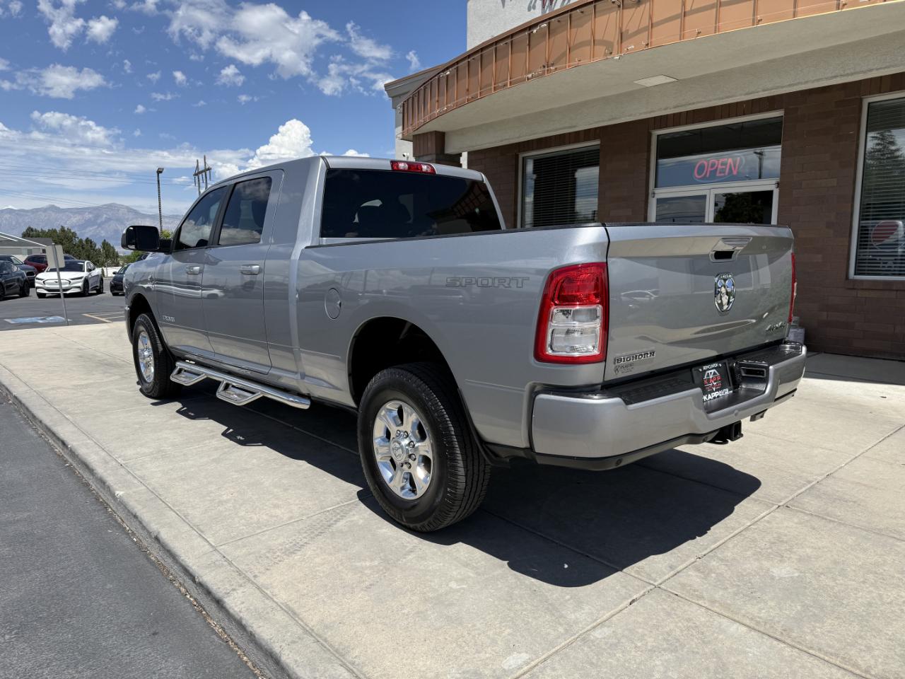 RAM 3500 Big Horn 4x4 Mega Cab 6'4" Box 2019
