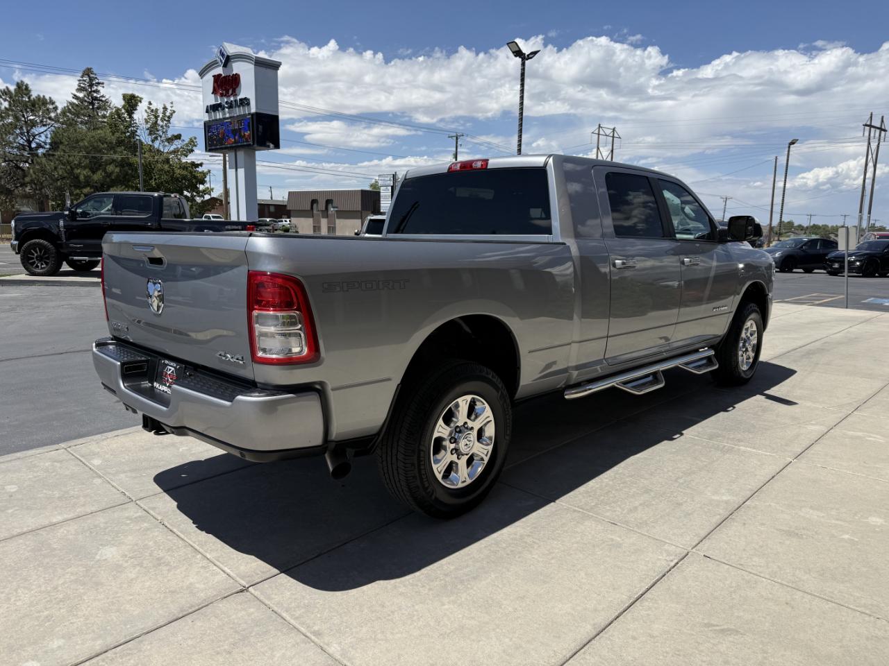 RAM 3500 Big Horn 4x4 Mega Cab 6'4" Box 2019