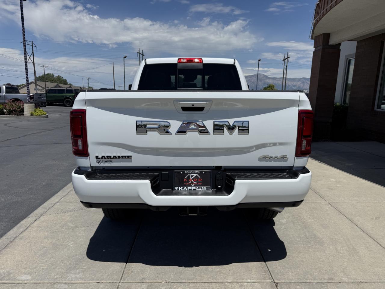 RAM 2500 Laramie 4x4 Crew Cab 6'4" Box 2026